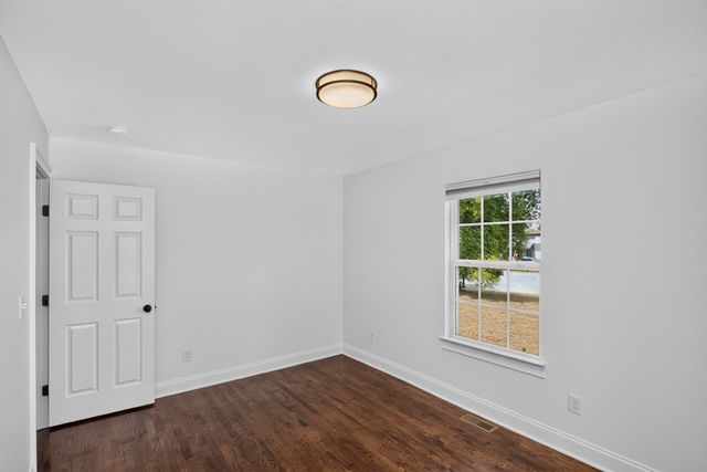 541 Harding Pl, Nashville, TN 37211