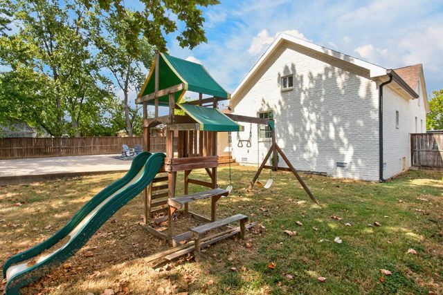 541 Harding Pl, Nashville, TN 37211