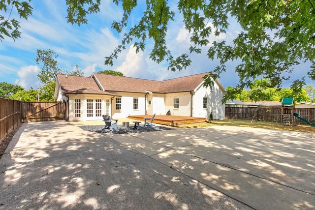 541 Harding Pl, Nashville, TN 37211