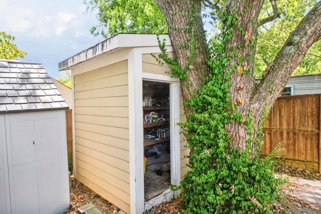541 Harding Pl, Nashville, TN 37211