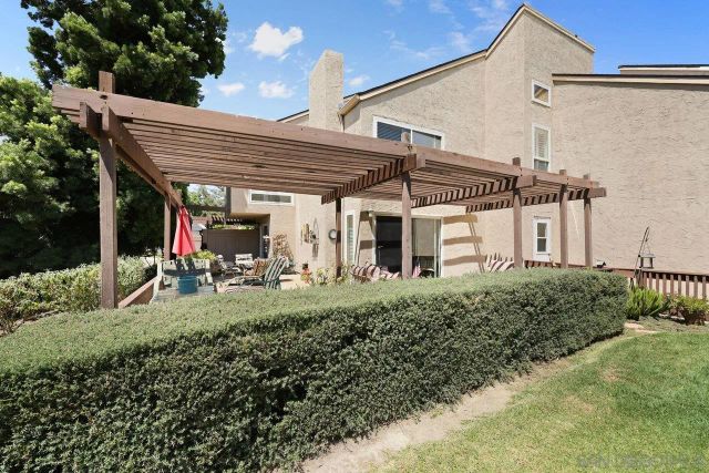 23653 Country Villa Rd, Ramona, CA 92065