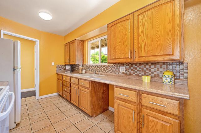 1513 Greenhills Rd, Sacramento, CA 95864