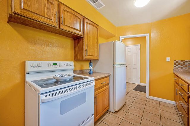 1513 Greenhills Rd, Sacramento, CA 95864