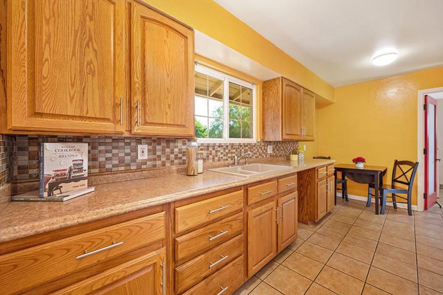 1513 Greenhills Rd, Sacramento, CA 95864