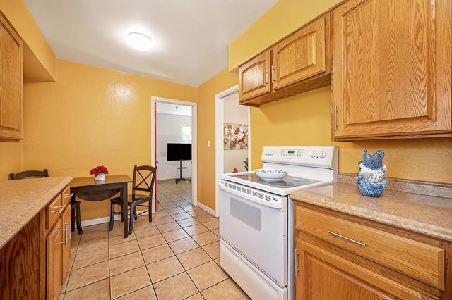 1513 Greenhills Rd, Sacramento, CA 95864