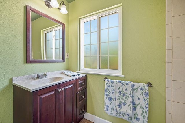 1513 Greenhills Rd, Sacramento, CA 95864