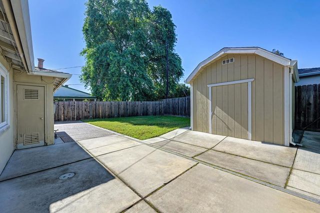 1513 Greenhills Rd, Sacramento, CA 95864