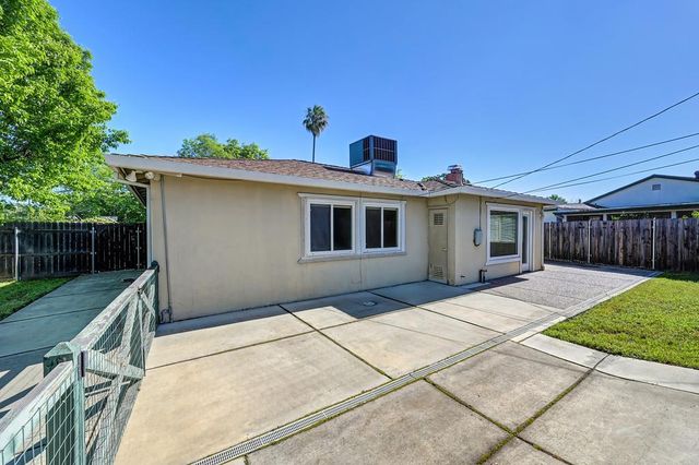 1513 Greenhills Rd, Sacramento, CA 95864