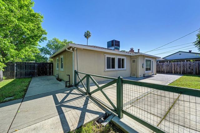 1513 Greenhills Rd, Sacramento, CA 95864