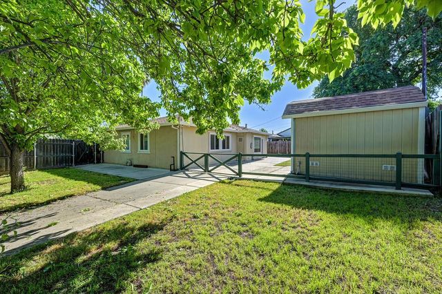 1513 Greenhills Rd, Sacramento, CA 95864