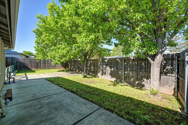 1513 Greenhills Rd, Sacramento, CA 95864