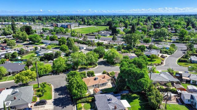 1513 Greenhills Rd, Sacramento, CA 95864