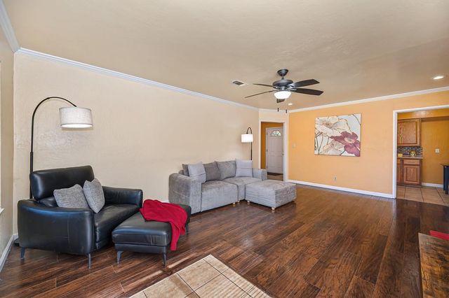 1513 Greenhills Rd, Sacramento, CA 95864