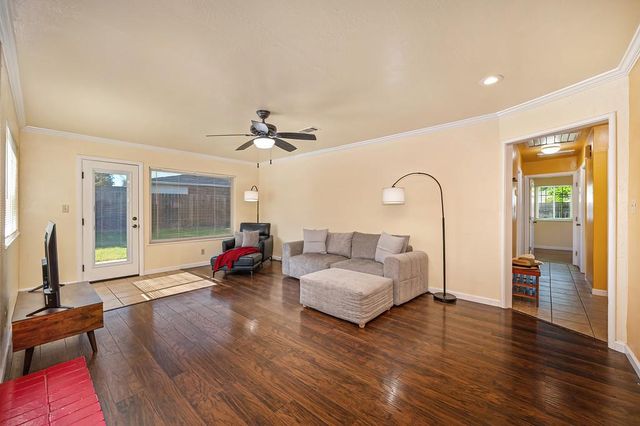 1513 Greenhills Rd, Sacramento, CA 95864