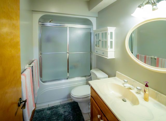 9396 Lawrence 2040, Miller, MO 65707