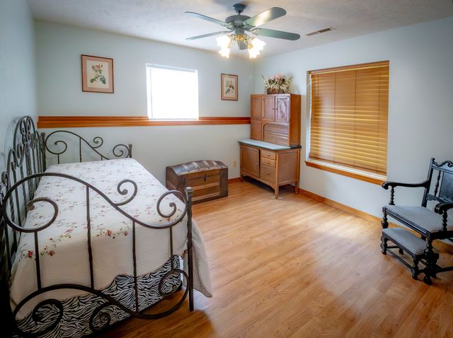 9396 Lawrence 2040, Miller, MO 65707