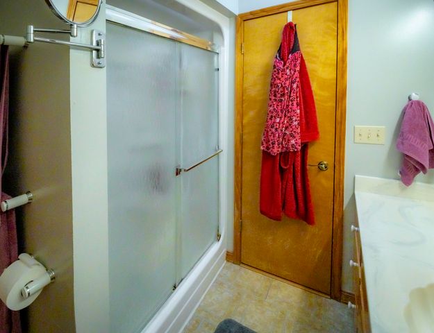 9396 Lawrence 2040, Miller, MO 65707