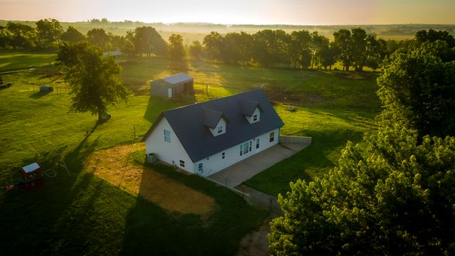 9396 Lawrence 2040, Miller, MO 65707