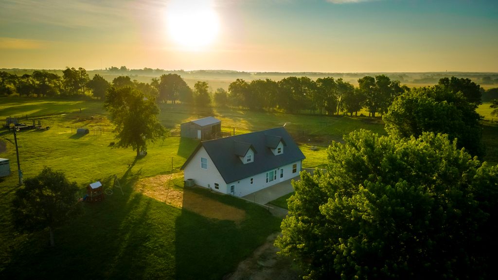 9396 Lawrence 2040, Miller, MO 65707