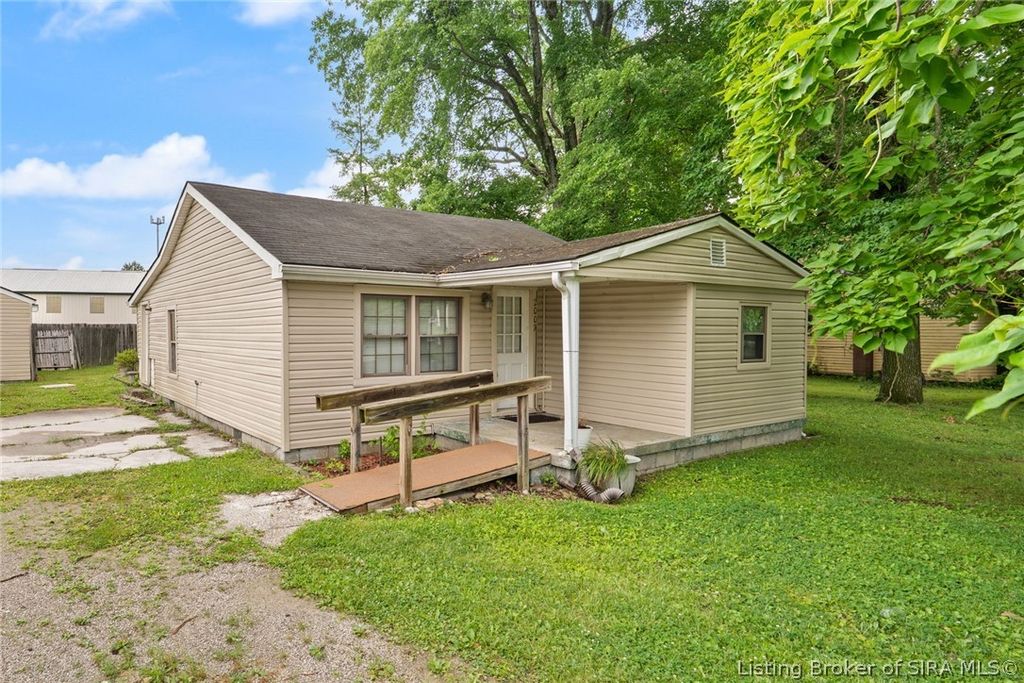 2007 Woodland Court, Jeffersonville, IN 47130