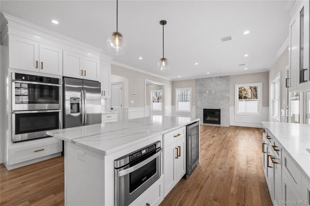 43 Barter Lane, Hicksville, NY 11801