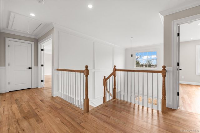 43 Barter Lane, Hicksville, NY 11801