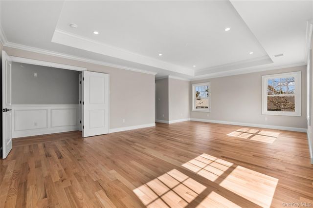 43 Barter Lane, Hicksville, NY 11801