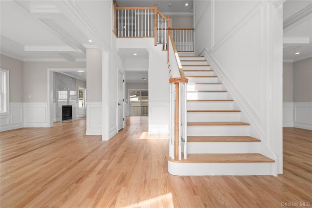 43 Barter Lane, Hicksville, NY 11801