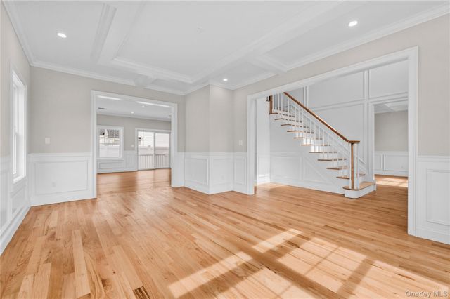 43 Barter Lane, Hicksville, NY 11801