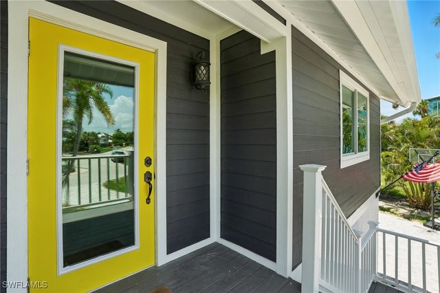 9127 Mockingbird DR, Sanibel, FL 33957