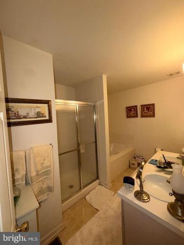 121 THREADLEAF TER, Burlington, NJ 08016