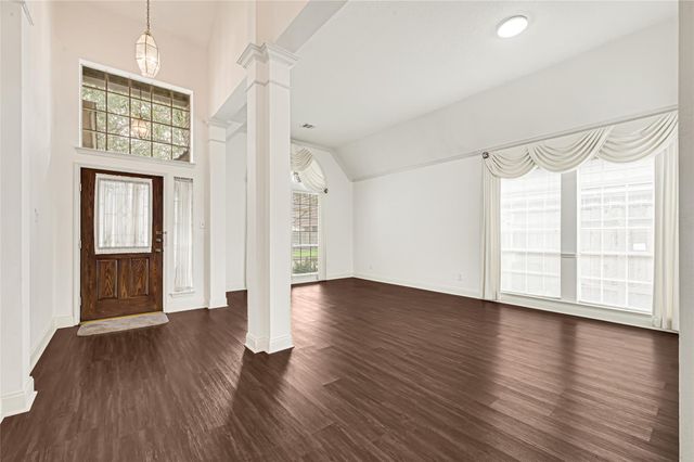 8911 Lawncliff Lane, Houston, TX 77040