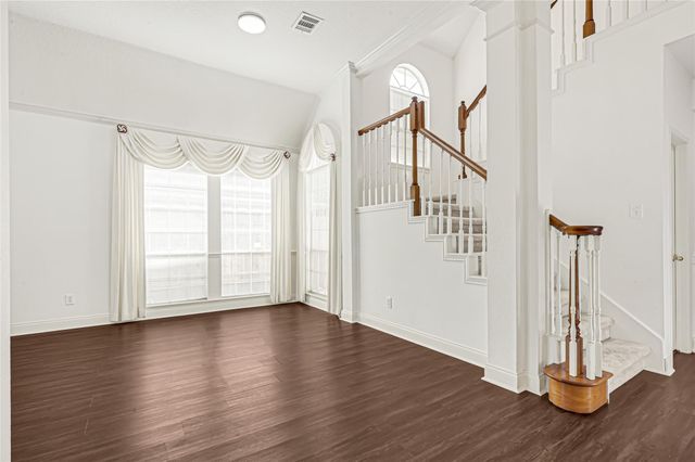 8911 Lawncliff Lane, Houston, TX 77040