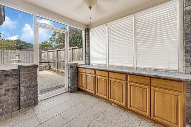 8911 Lawncliff Lane, Houston, TX 77040