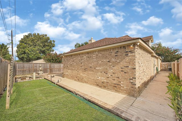 8911 Lawncliff Lane, Houston, TX 77040