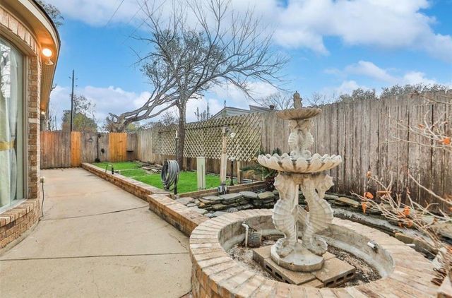 8911 Lawncliff Lane, Houston, TX 77040