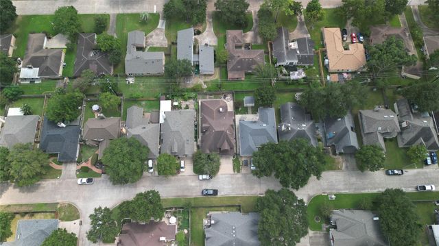 8911 Lawncliff Lane, Houston, TX 77040