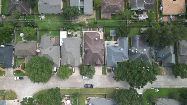 8911 Lawncliff Lane, Houston, TX 77040