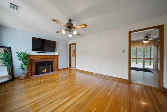 4 Barron Avenue, Salem, NH 03079