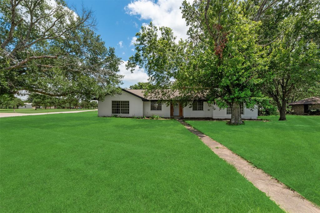 906 Mesquite Lane, Mexia, TX 76667