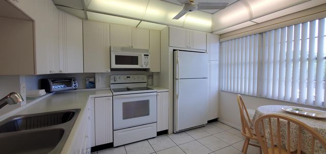 2901 VICTORIA Circle F2, Coconut Creek, FL 33066