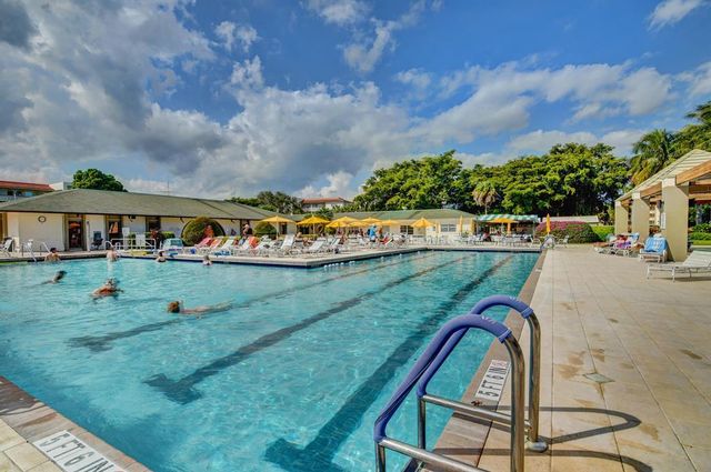 2901 VICTORIA Circle F2, Coconut Creek, FL 33066