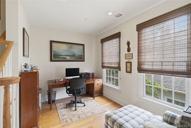23 Mariners Walk, Oyster Bay, NY 11771