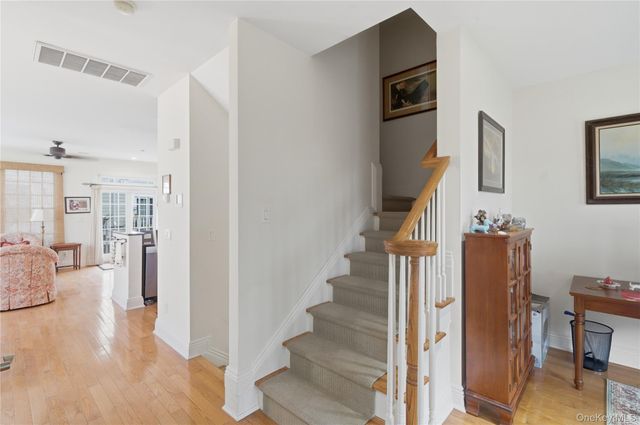 23 Mariners Walk, Oyster Bay, NY 11771