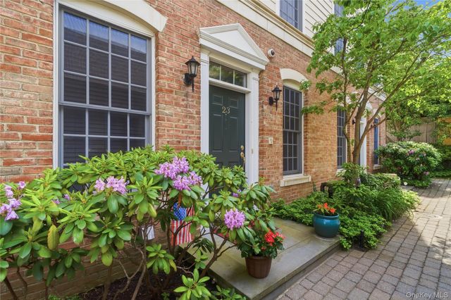 23 Mariners Walk, Oyster Bay, NY 11771