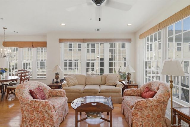 23 Mariners Walk, Oyster Bay, NY 11771
