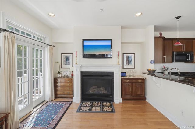 23 Mariners Walk, Oyster Bay, NY 11771