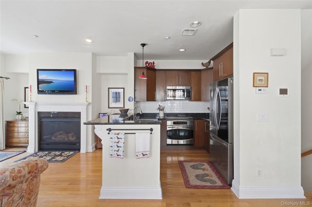 23 Mariners Walk, Oyster Bay, NY 11771