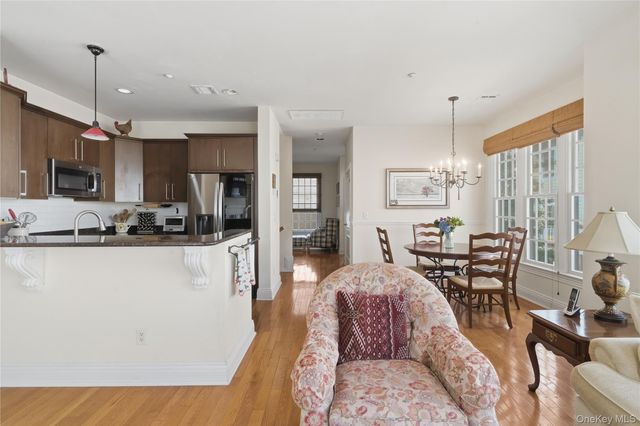 23 Mariners Walk, Oyster Bay, NY 11771