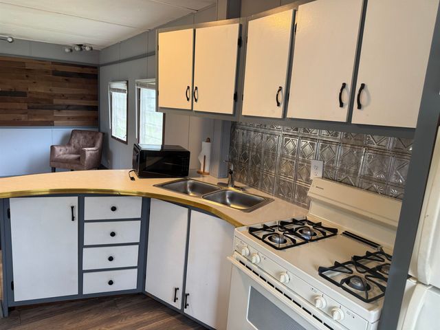 8 Dorf Auf Radar Road, Wilmington, VT 05363